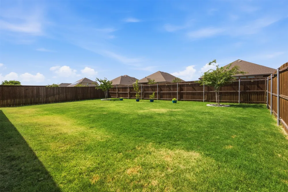 5213 Crystal Lake Avenue Krum, TX 76249