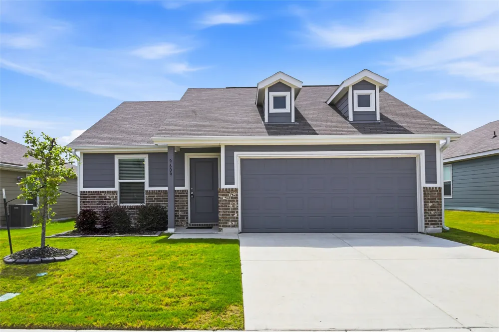 9609 Lightfoot Road Fort Worth, TX 76179