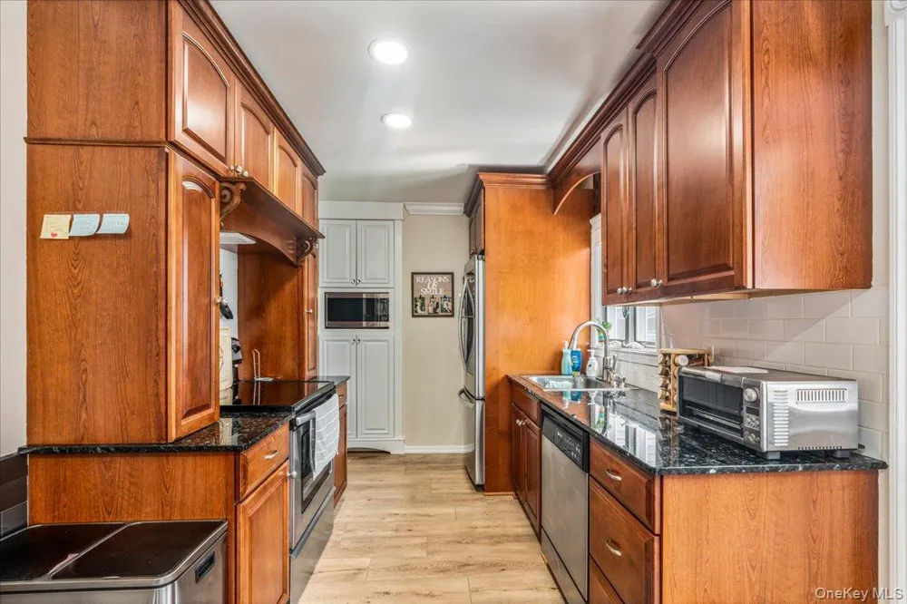 2 Gateway Farmingdale, NY 11735
