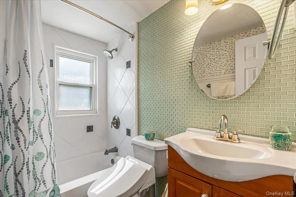 2 Gateway Farmingdale, NY 11735