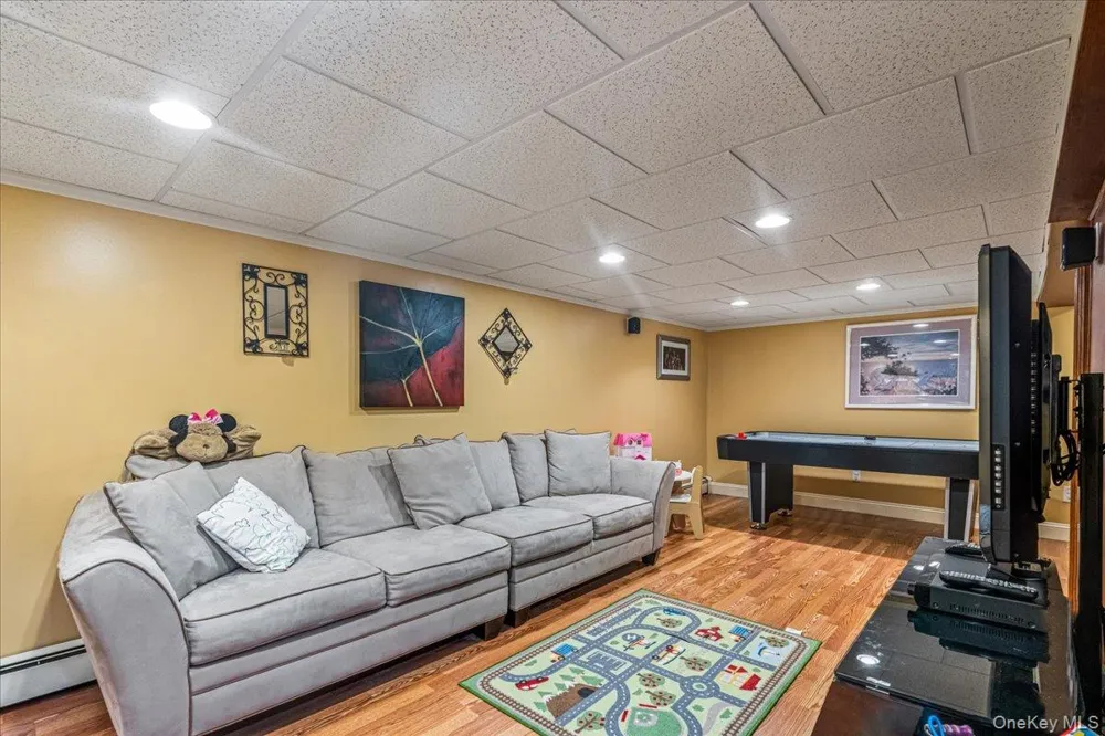 2 Gateway Farmingdale, NY 11735