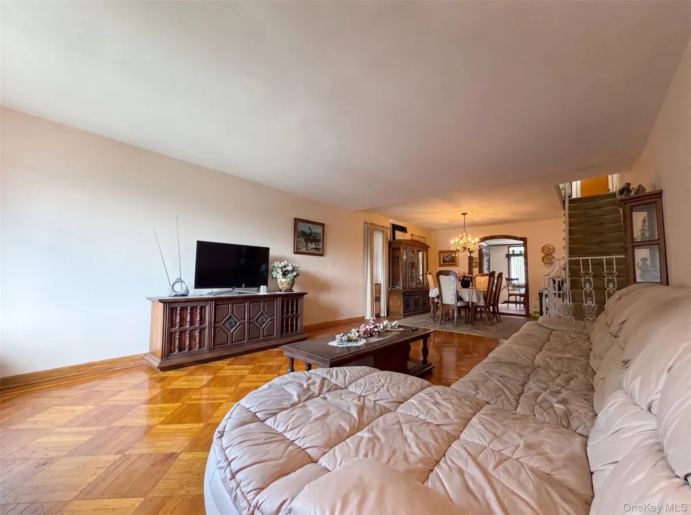 6424 80th Avenue Ridgewood, NY 11385