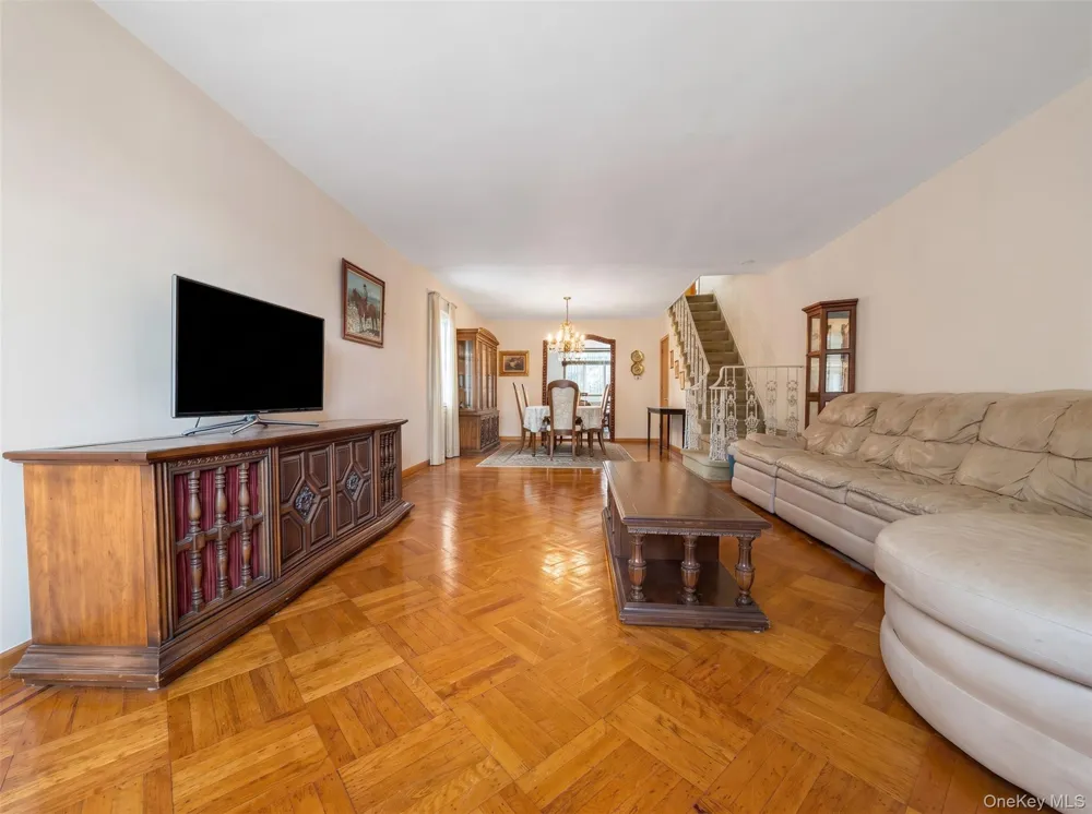 6424 80th Avenue Ridgewood, NY 11385