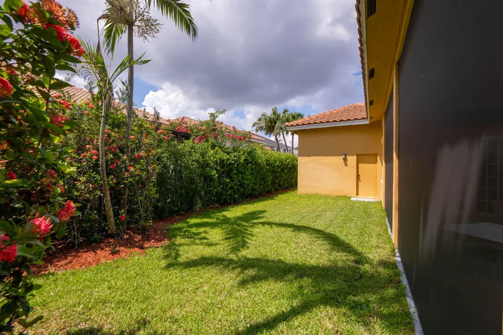 1635 Blue Jay Circle Weston, FL 33327