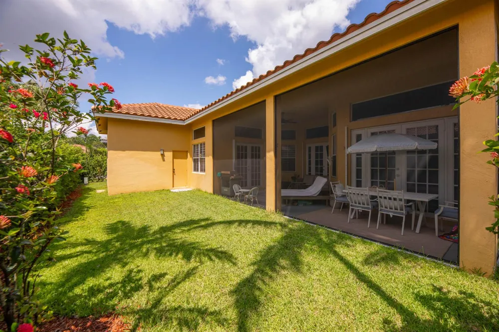 1635 Blue Jay Circle Weston, FL 33327