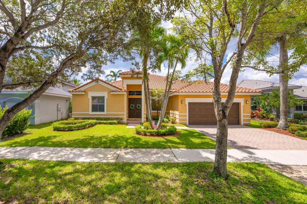 1635 Blue Jay Circle Weston, FL 33327