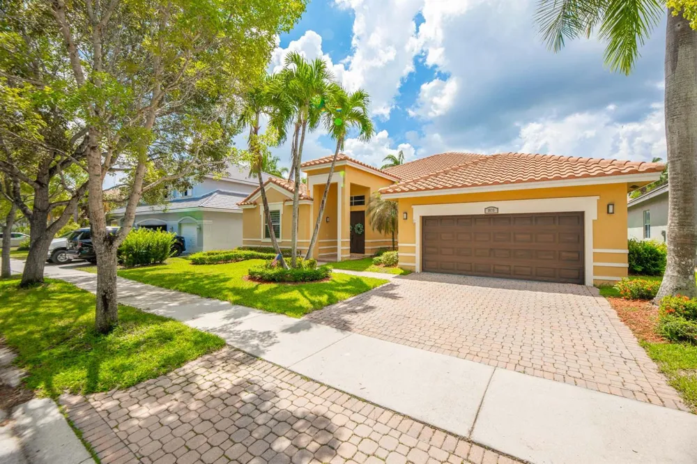 1635 Blue Jay Circle Weston, FL 33327