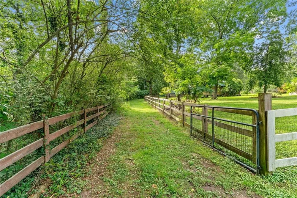 51 Cedar Street Menlo, GA 30731