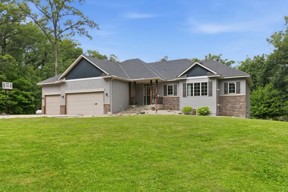 6359 301st Avenue NE North Branch, MN 55056