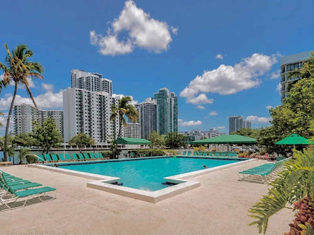 1000 Parkview Dr #505 Hallandale Beach, FL 33009