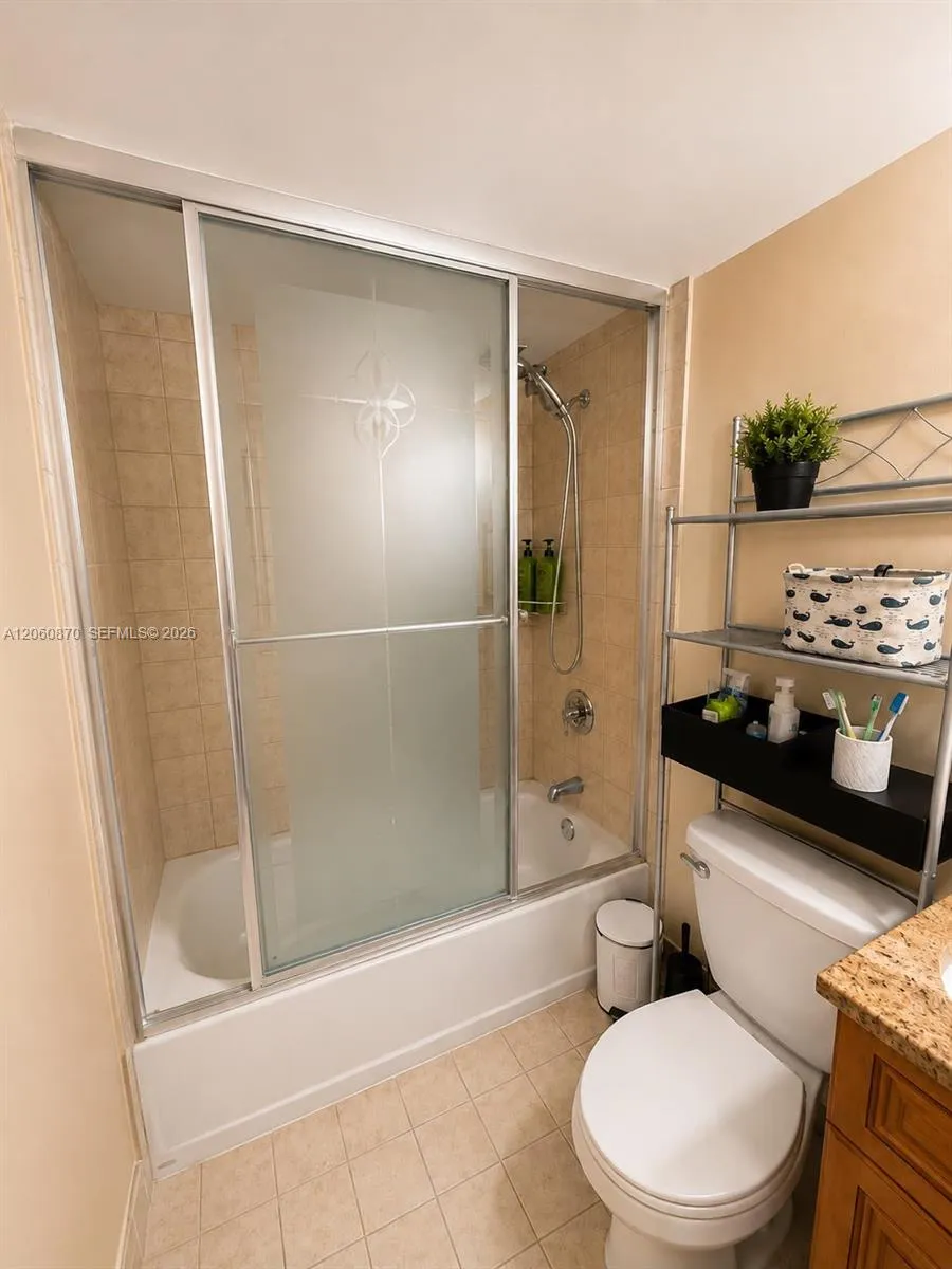 1000 Parkview Dr #505 Hallandale Beach, FL 33009