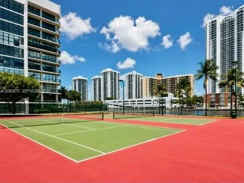 1000 Parkview Dr #505 Hallandale Beach, FL 33009