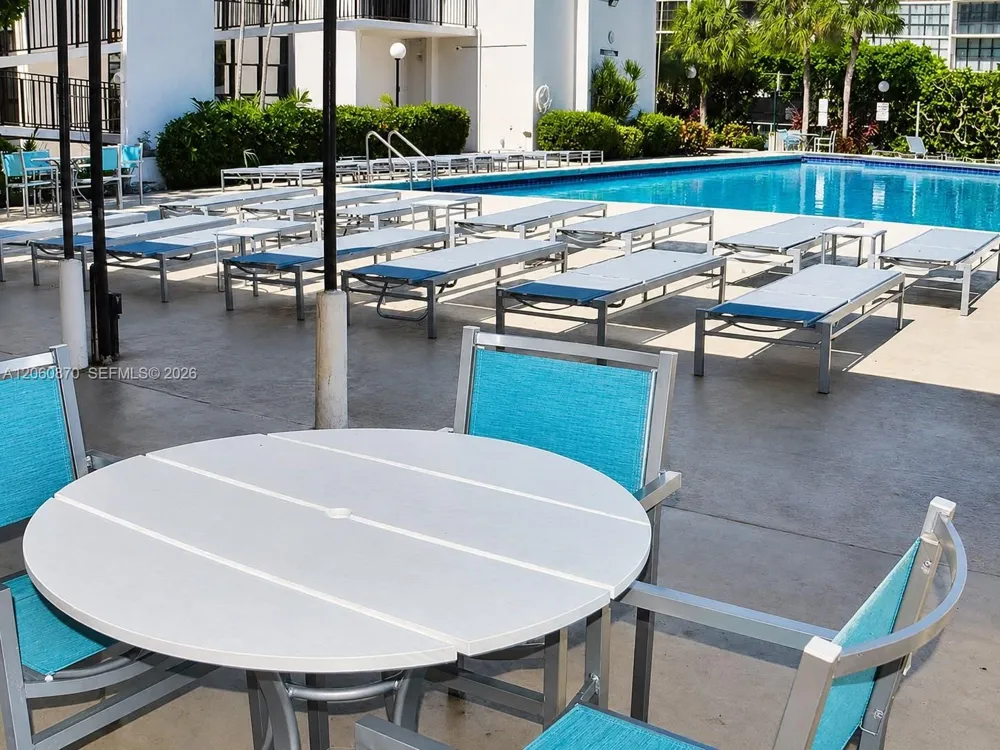 1000 Parkview Dr #505 Hallandale Beach, FL 33009