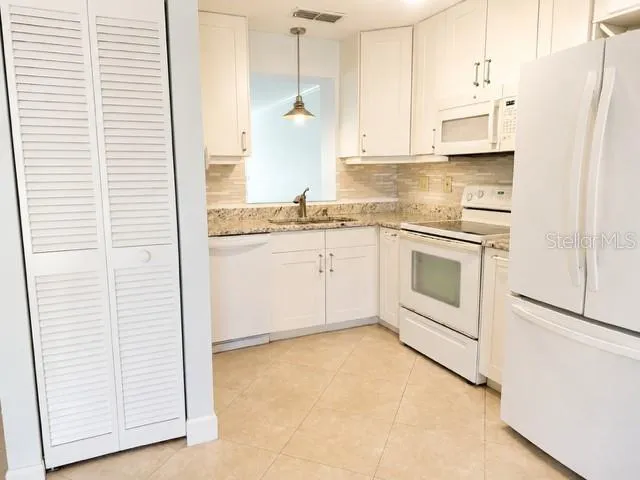 2106 GULF VIEW BOULEVARD #2106 Dunedin, FL 34698