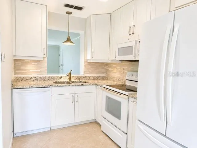 2106 GULF VIEW BOULEVARD #2106 Dunedin, FL 34698
