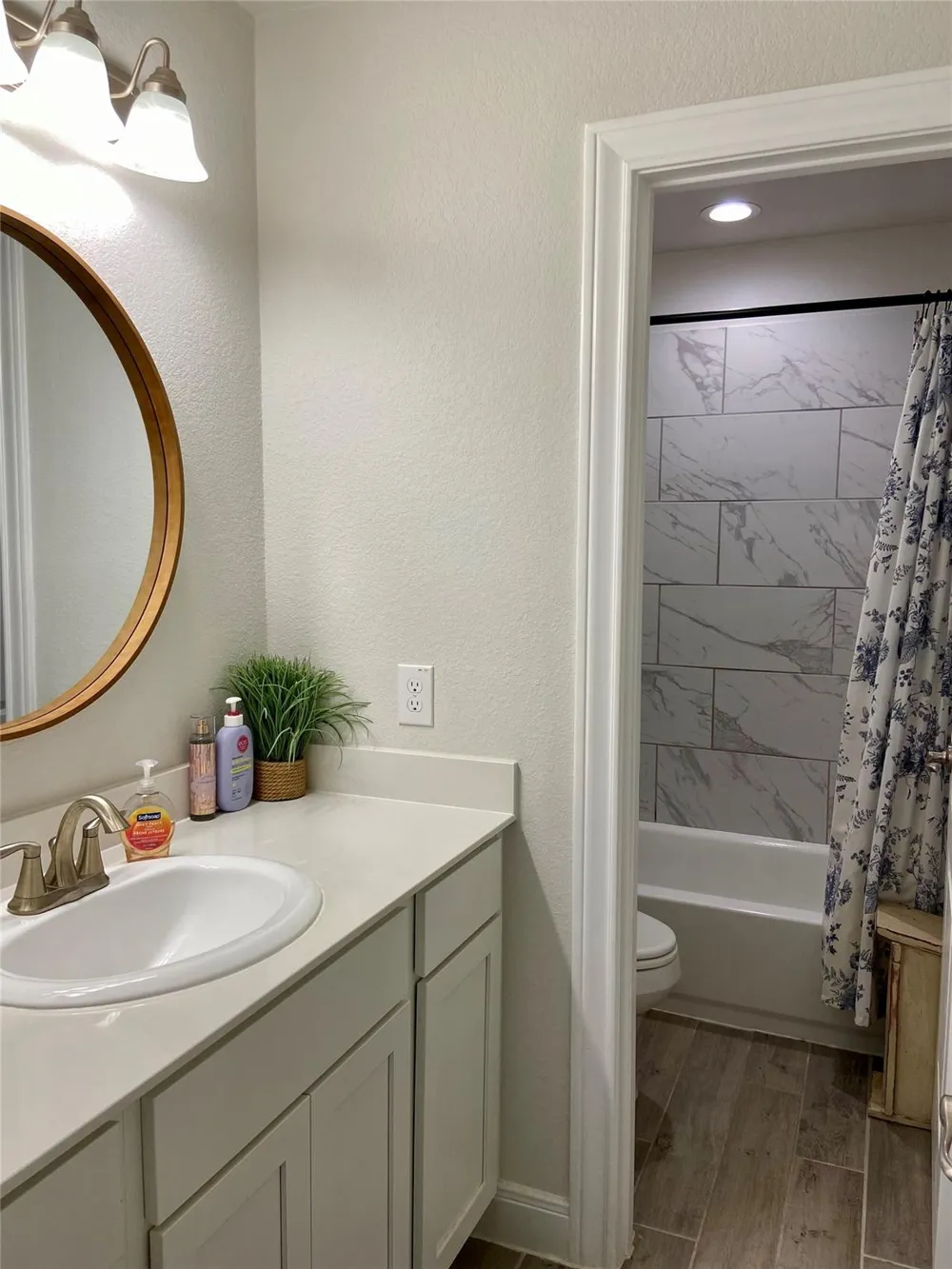 12106 Champions Forest Drive Mont Belvieu, TX 77535