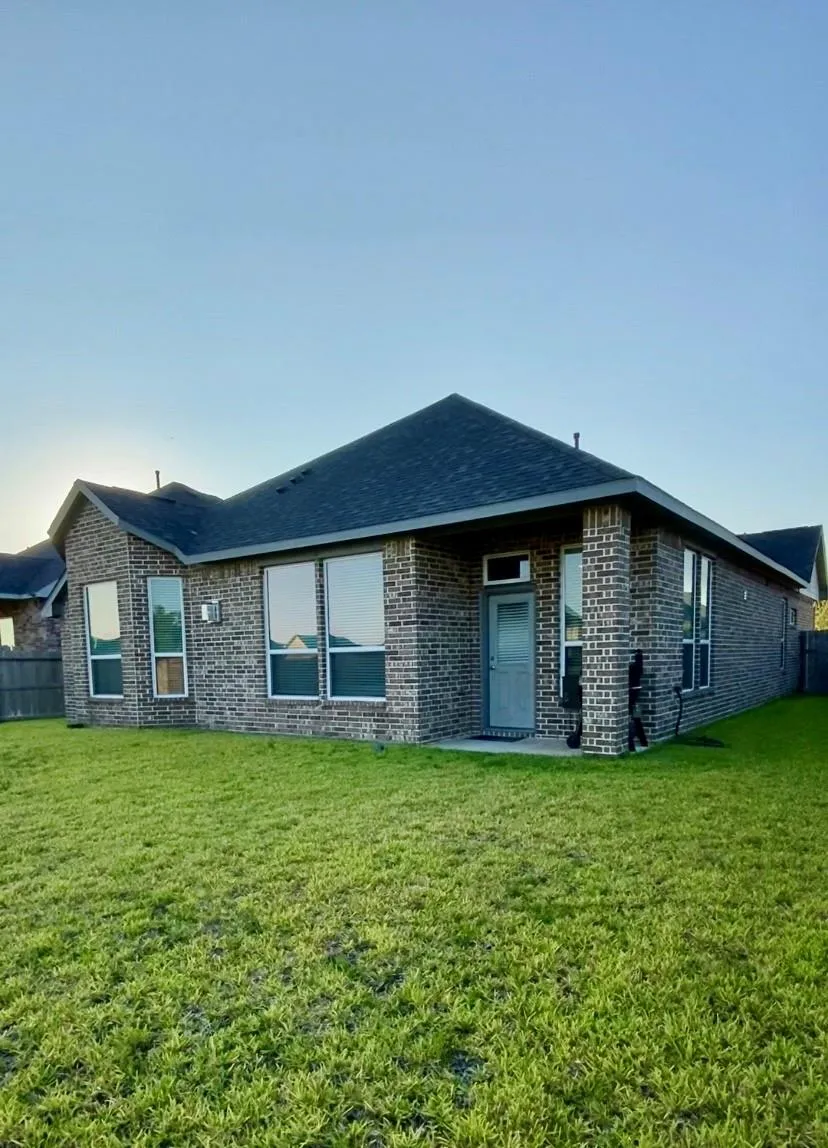 12106 Champions Forest Drive Mont Belvieu, TX 77535
