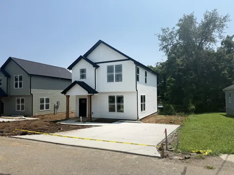 208 15th Ave W