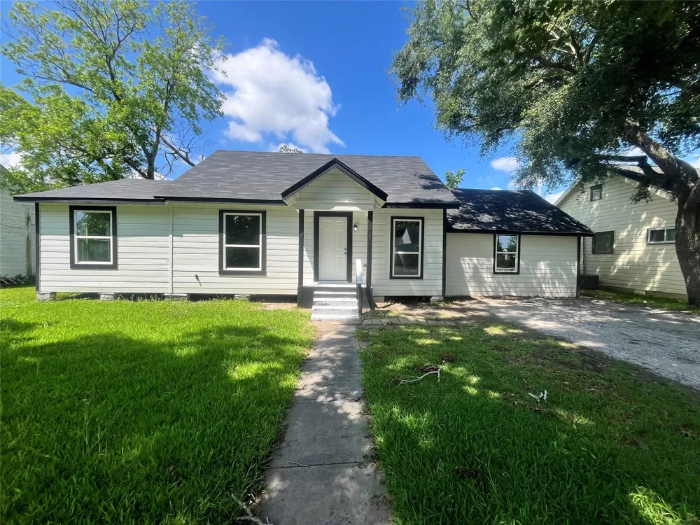 306 S Virginia Street La Porte, TX 77571