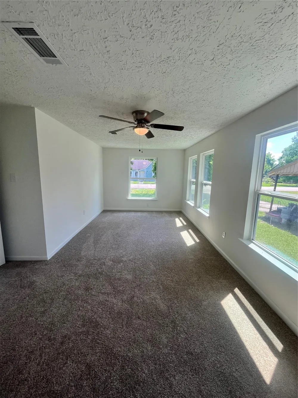 306 S Virginia Street La Porte, TX 77571