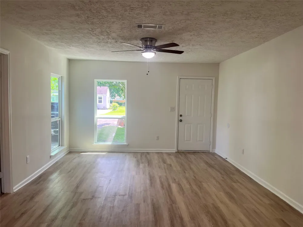 306 S Virginia Street La Porte, TX 77571