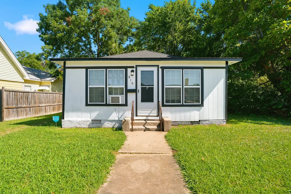 816 E 9th Ada, OK 74820