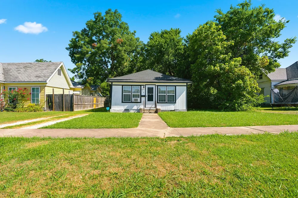 816 E 9th Ada, OK 74820