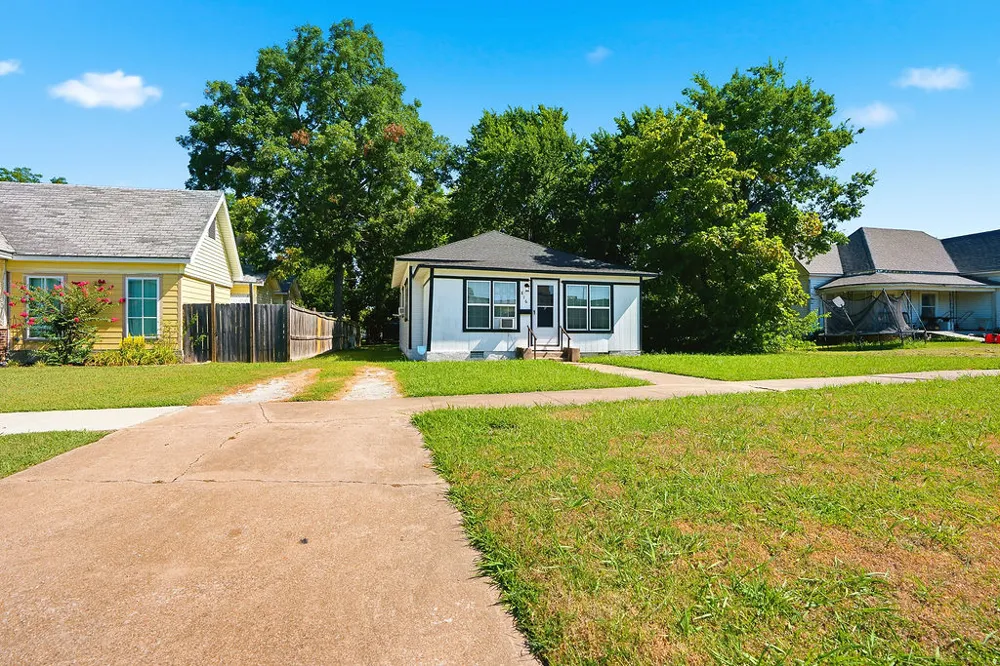 816 E 9th Ada, OK 74820
