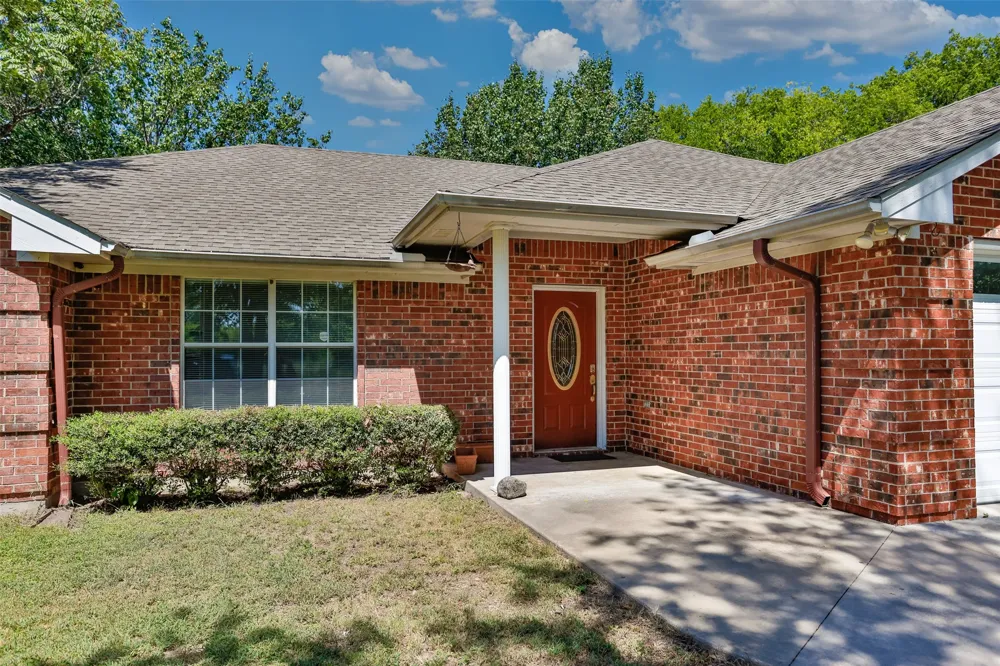 1423 S Howeth Street Gainesville, TX 76240