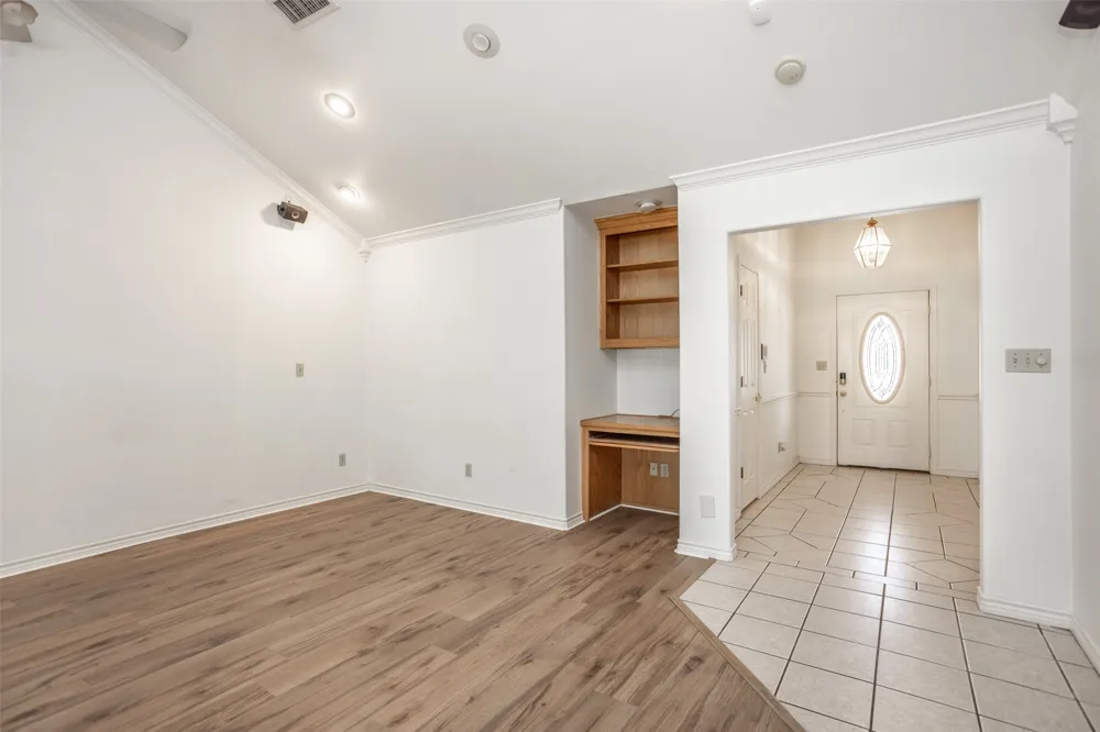 1423 S Howeth Street Gainesville, TX 76240