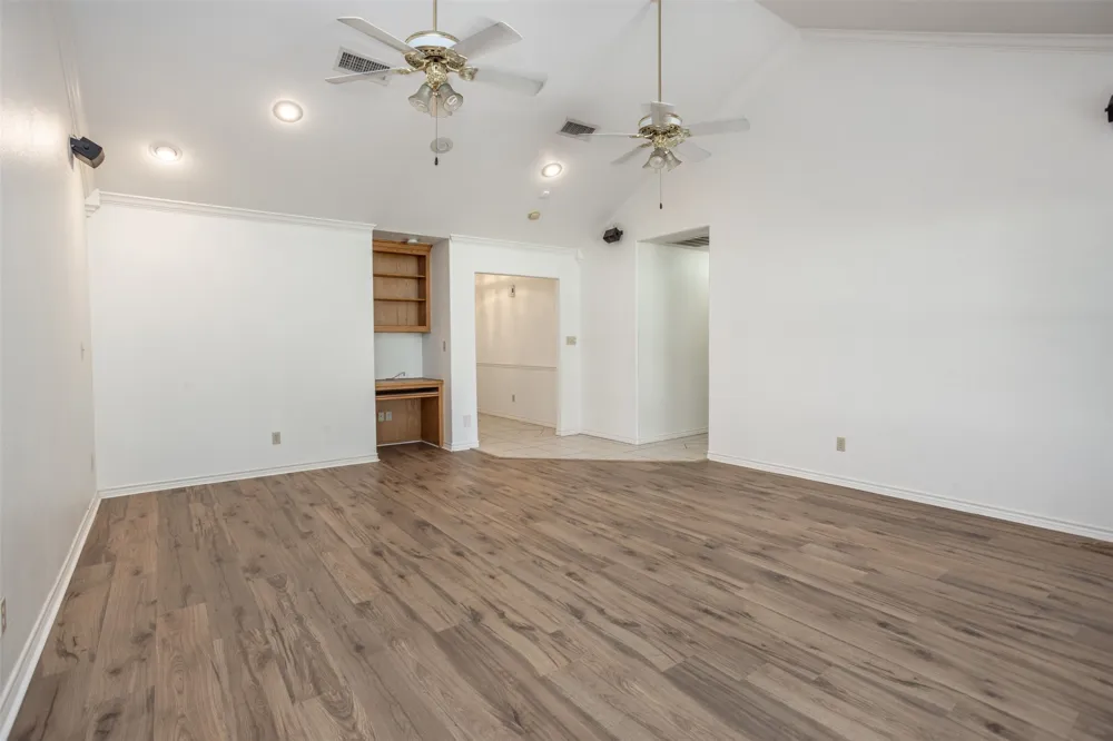 1423 S Howeth Street Gainesville, TX 76240