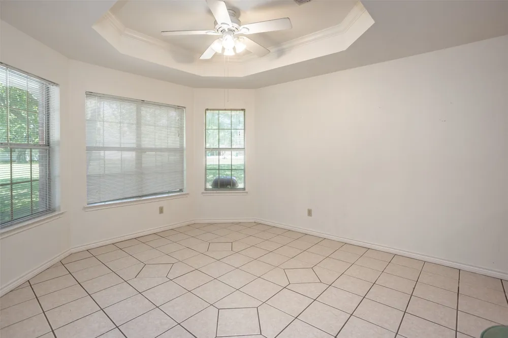 1423 S Howeth Street Gainesville, TX 76240