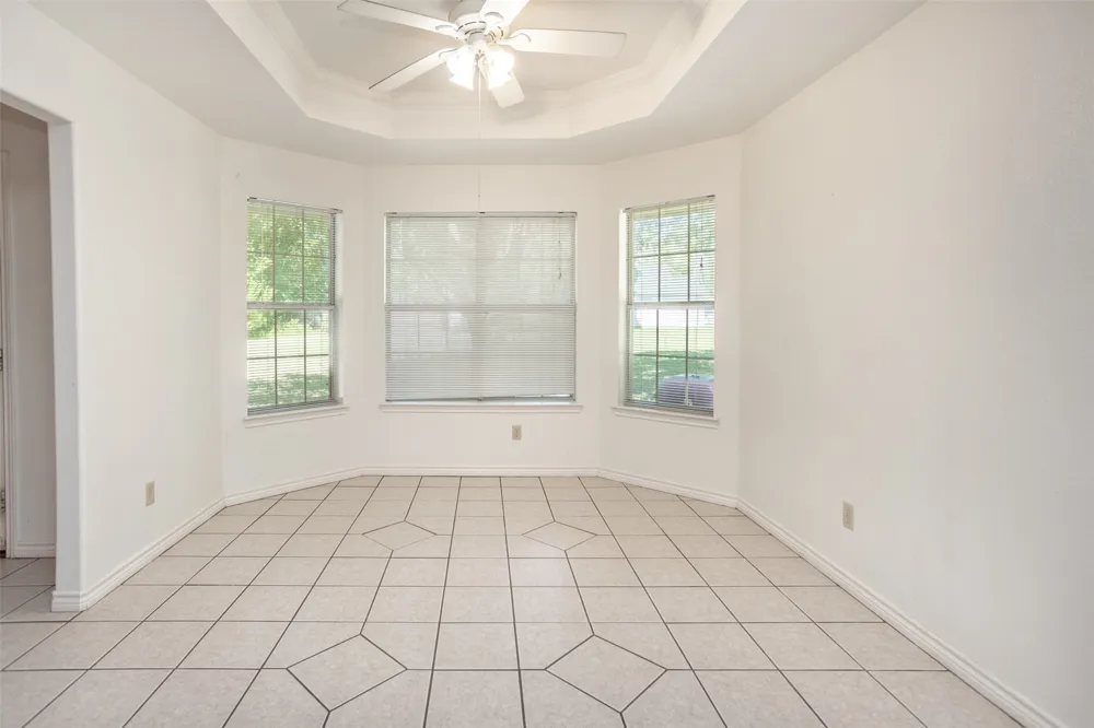 1423 S Howeth Street Gainesville, TX 76240