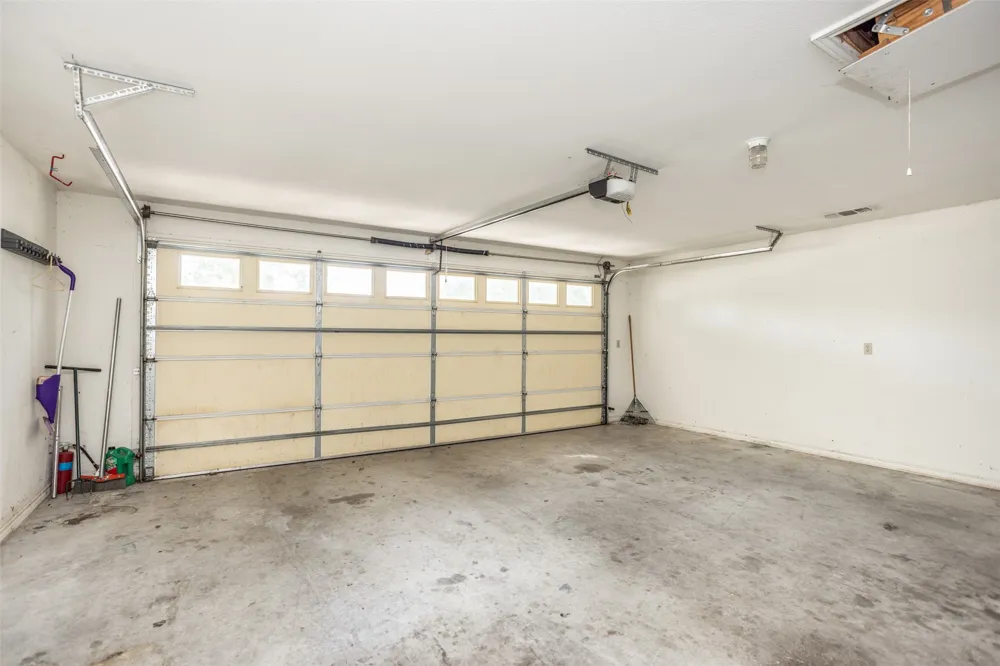 1423 S Howeth Street Gainesville, TX 76240