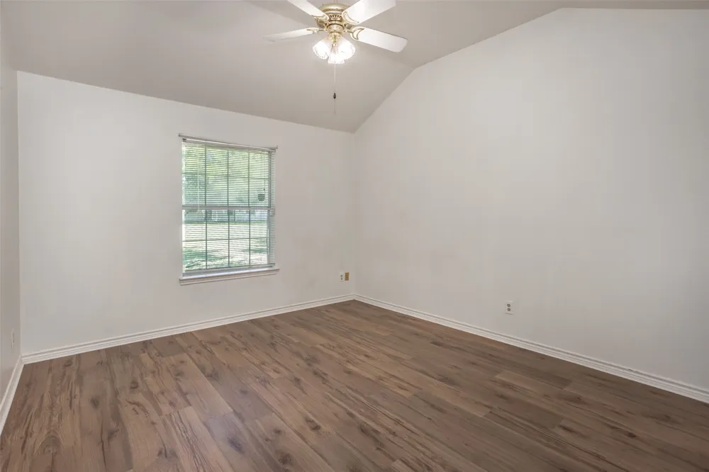 1423 S Howeth Street Gainesville, TX 76240