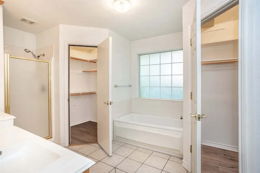1423 S Howeth Street Gainesville, TX 76240