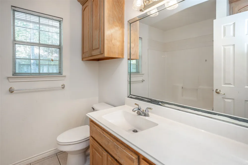 1423 S Howeth Street Gainesville, TX 76240
