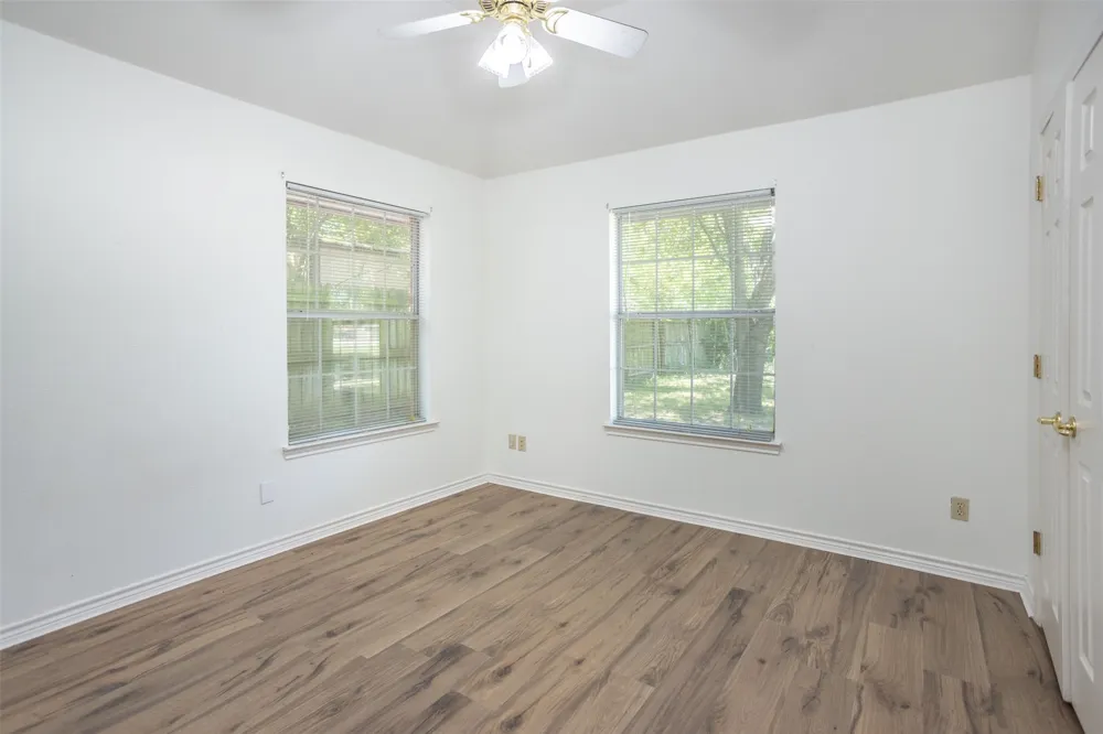 1423 S Howeth Street Gainesville, TX 76240
