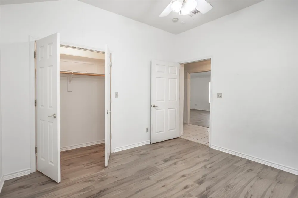 1423 S Howeth Street Gainesville, TX 76240
