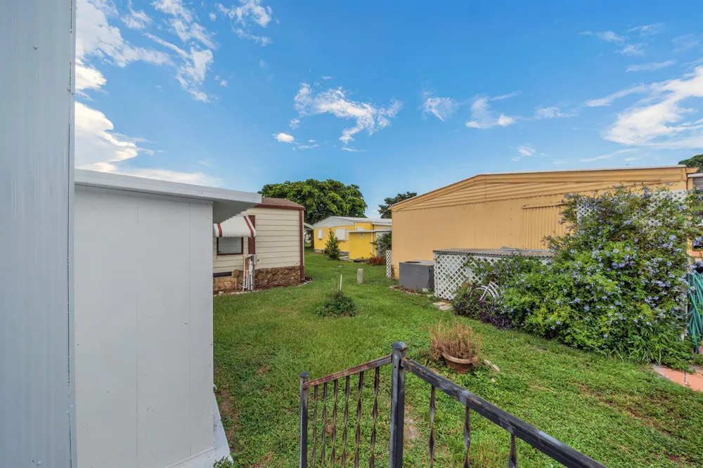 7411 43RD TERRACE ##502 Riviera Beach, FL 33404