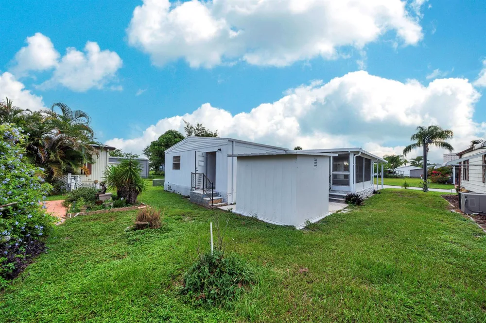 7411 43RD TERRACE ##502 Riviera Beach, FL 33404