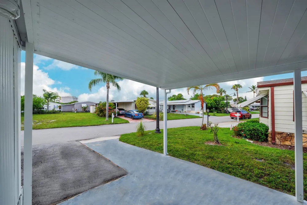 7411 43RD TERRACE ##502 Riviera Beach, FL 33404