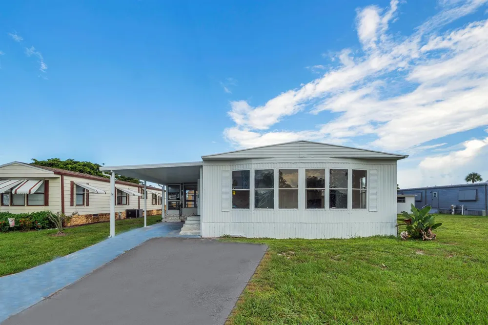 7411 43RD TERRACE ##502 Riviera Beach, FL 33404