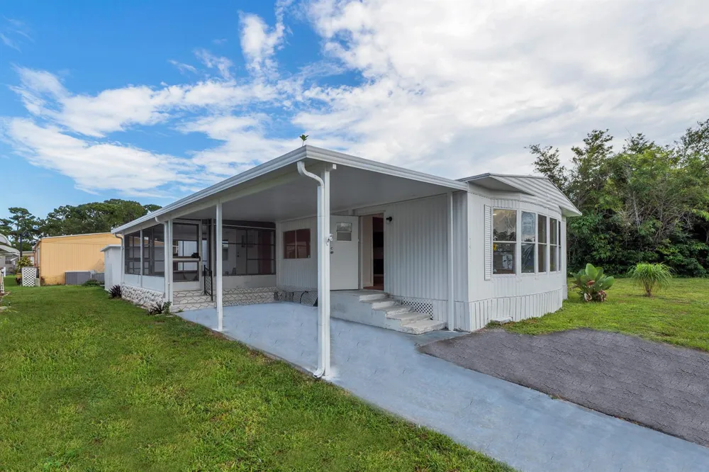 7411 43RD TERRACE ##502 Riviera Beach, FL 33404