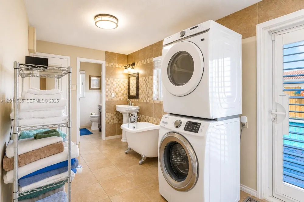 1660 NE 25th Ave Pompano Beach, FL 33062