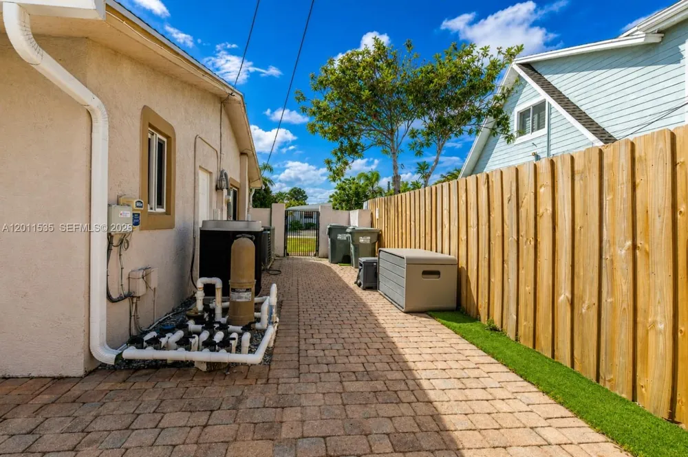 1660 NE 25th Ave Pompano Beach, FL 33062