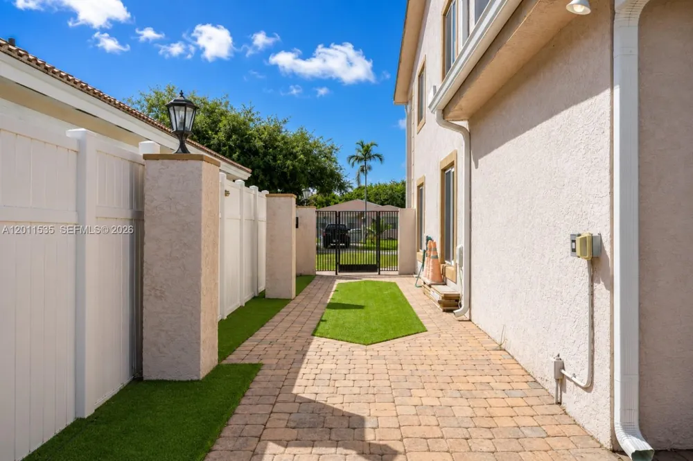 1660 NE 25th Ave Pompano Beach, FL 33062