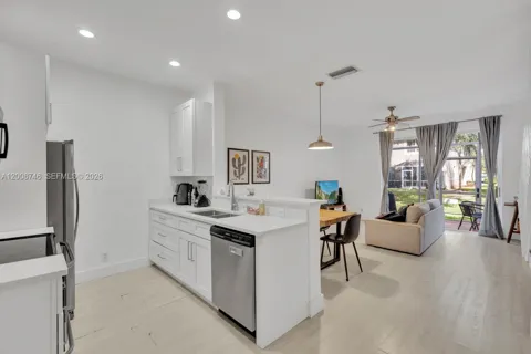 1919 Madeira Dr #4