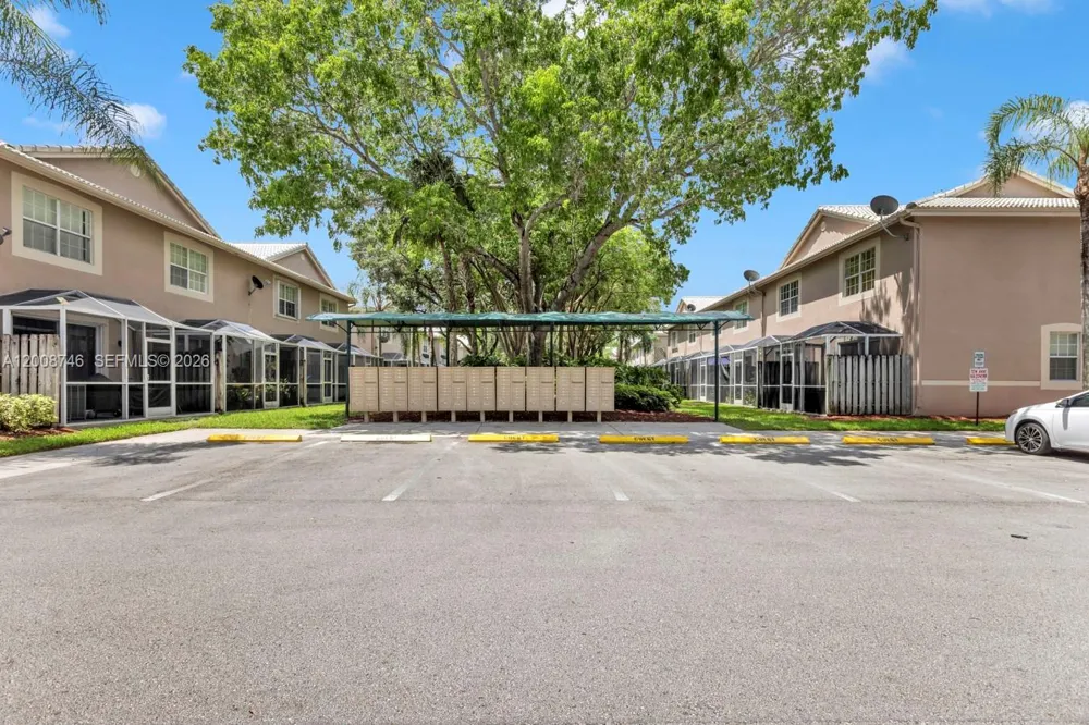 1919 Madeira Dr #4 Weston, FL 33327