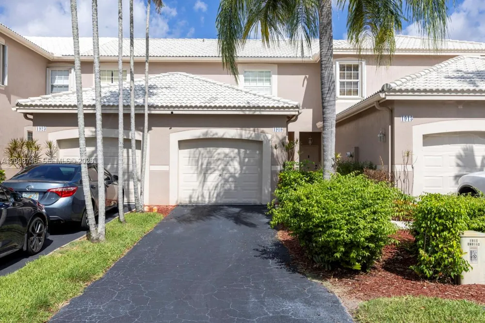 1919 Madeira Dr #4 Weston, FL 33327
